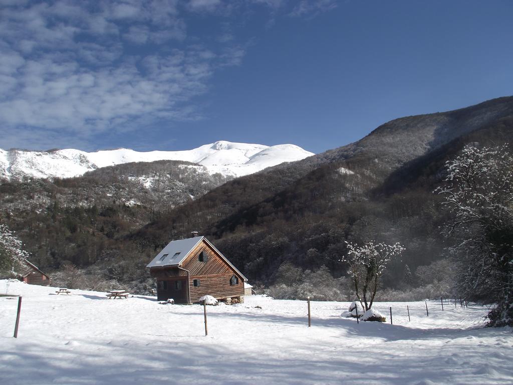 Les Chalets De La Foret D'Issaux Osse-en-Aspe Eksteriør bilde